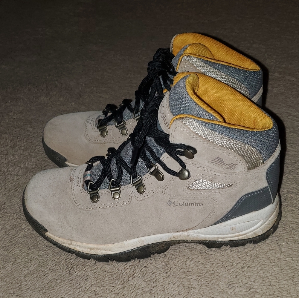 EUC COLUMBIA NEWTON RIDGE PLUS WATERPROOF AMPED HIKING BOOTS SIZE 7